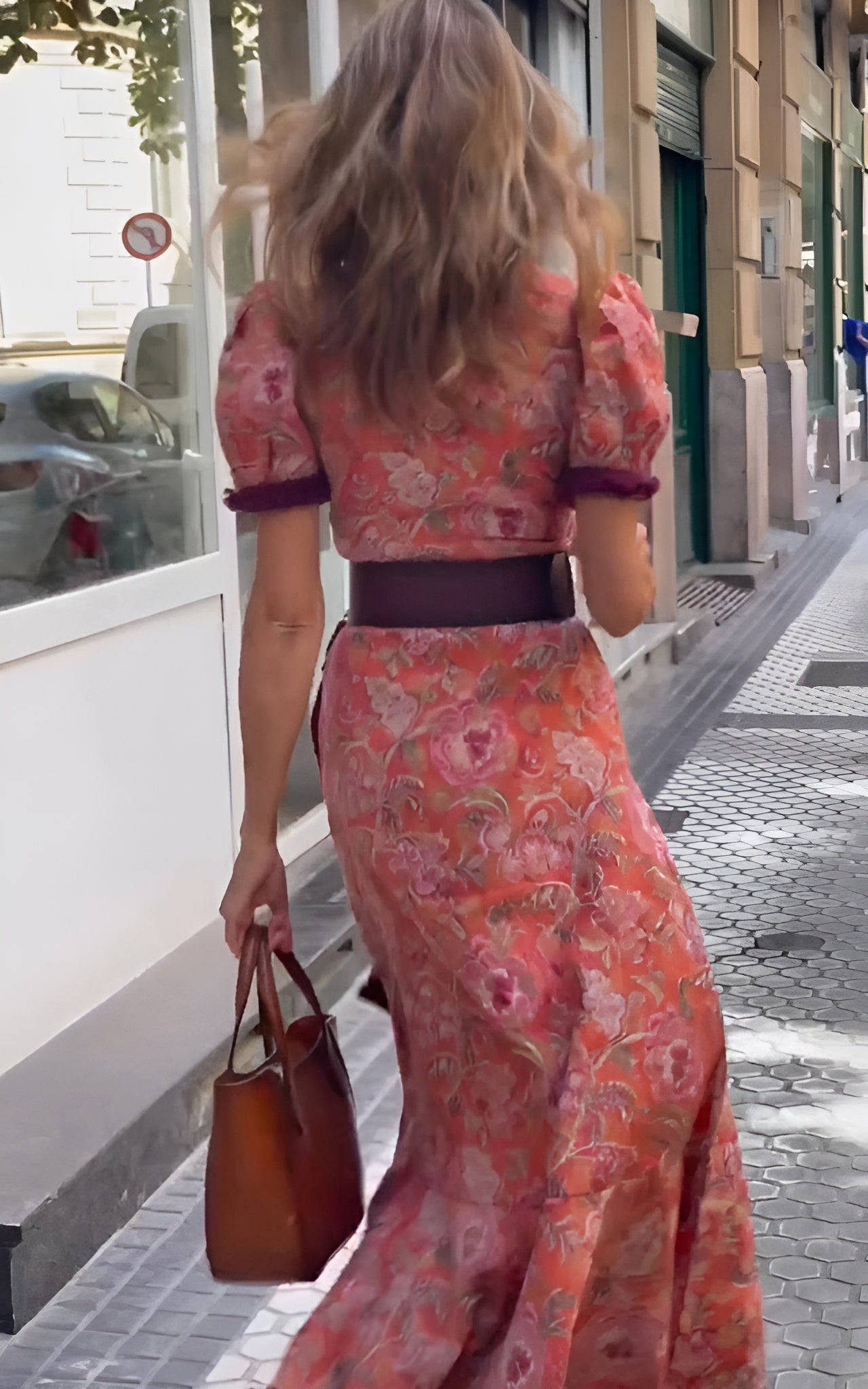 Elegant pink maxi dress with short sleeves